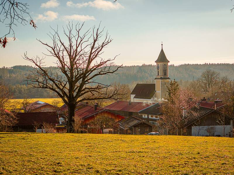 Deining mit Pfarrkirche St. Nikolaus